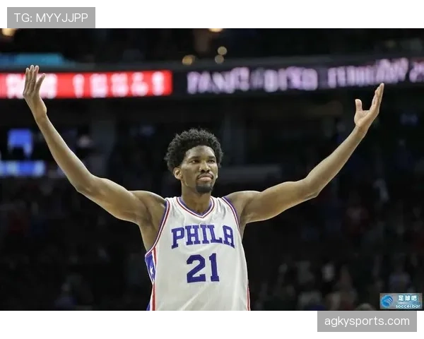 乔尔·恩比德回家穿拖鞋像隔壁大叔，信用卡账单看完我怀疑人生