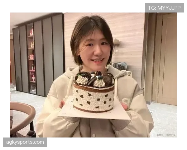 叶诗文训练完偷偷吃炸鸡被拍，这自律人设还稳吗？