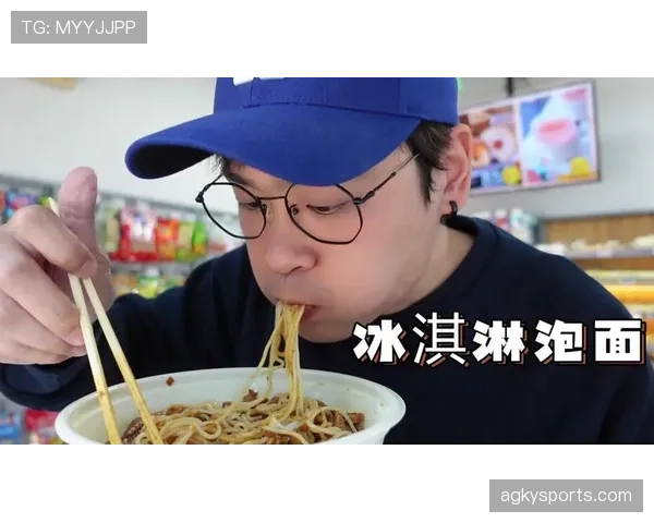 如果把山口茜拍成偶像剧，镜头都为她停，私下却在便利店排队买泡面